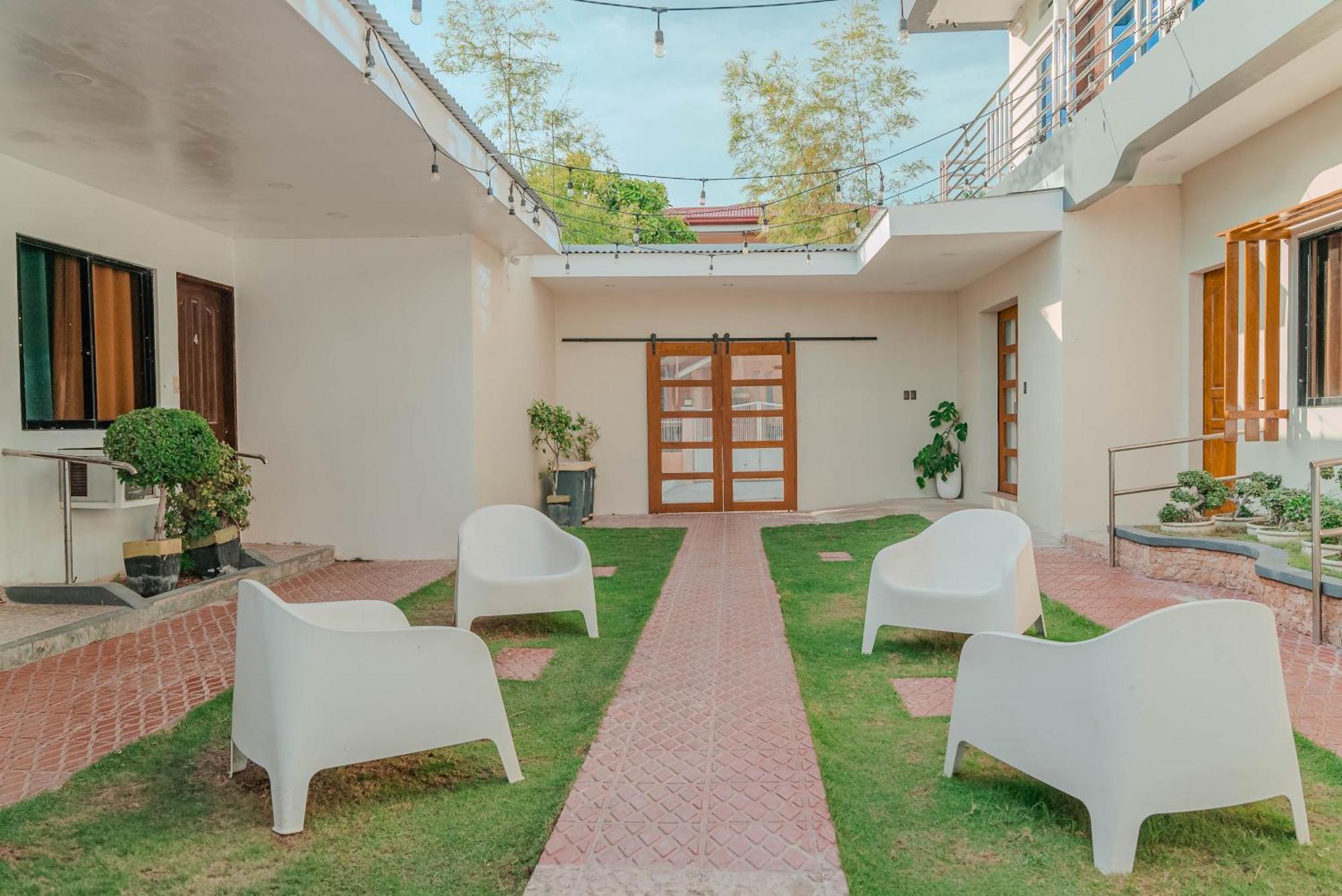 Gt Seaside Inn Oslob Exterior photo