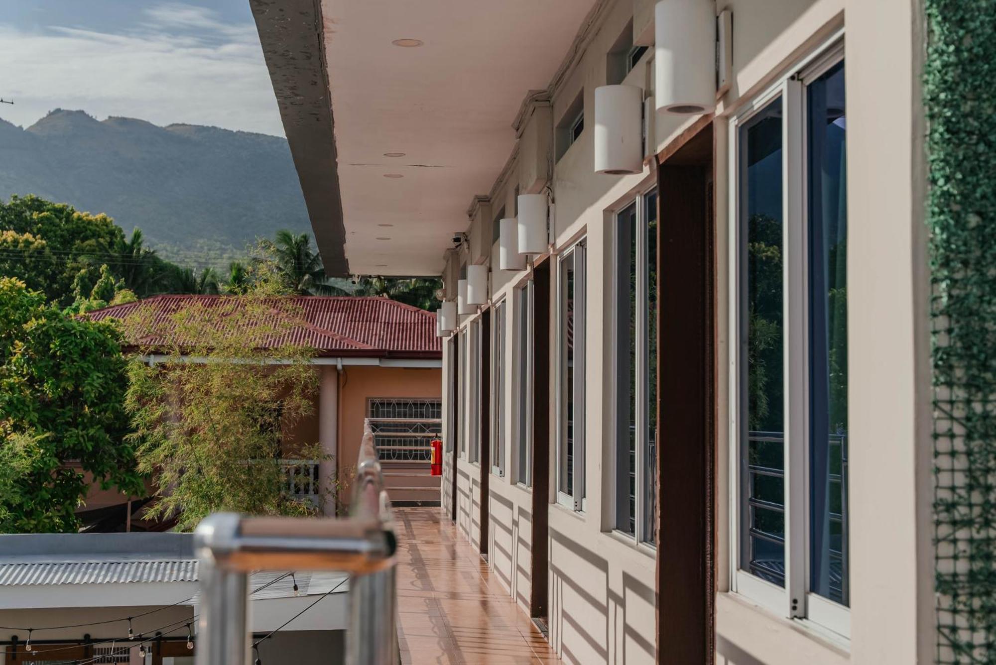 Gt Seaside Inn Oslob Exterior photo